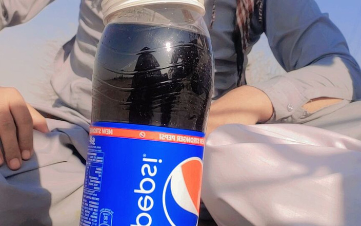 kwor4300: Чувак pak трахає дупу з ділдо