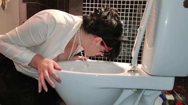 Toilet Mommy: Приниження татового туалету