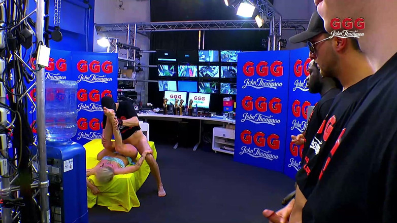 Casting GIRLS AND FIRST PORNO: Ggg john thompson- la bionda wild si diverte a cavalcare...