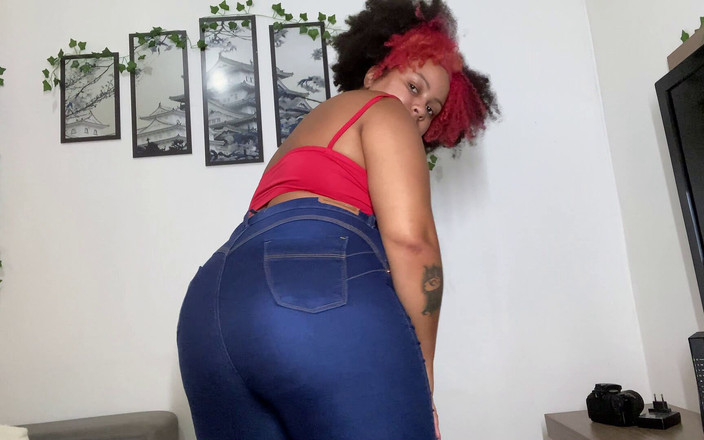 Cutiepiie Chubby: Bbw ebony prdící kráska v Blue Jeans