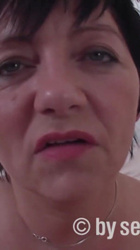 Mama vitregă excitată cu pulă