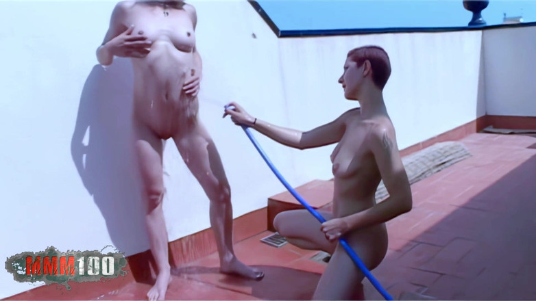 MMM100: Steffy: Lésbica sexy brincando com um pouco de água ...