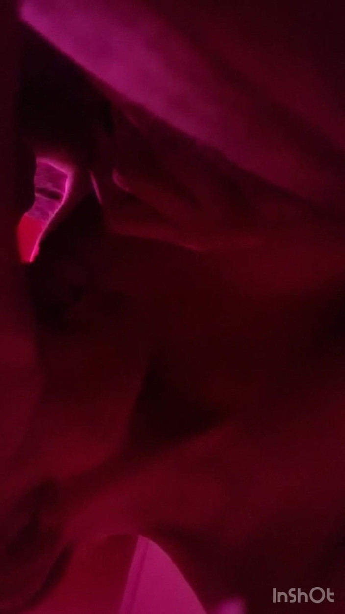 Jointqueen: Tôi bú cặc của anh ấy trong khi anh ấy liếm những...