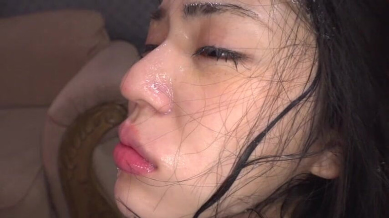 Javmango: Une beauté obéissante se perd dans des vagues de plaisir...