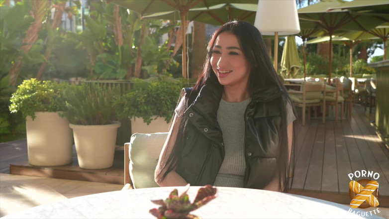 Porno Baguette: Didi ha bisogno di due grossi per il suo piacere