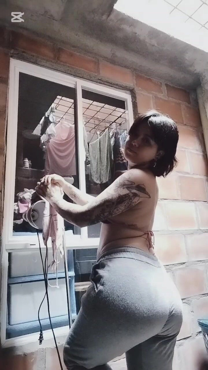 Dalyla: Colombia menari semasa jirannya menontonnya