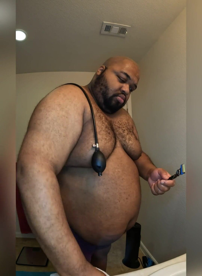 Blkhole420: Multi tasking radendo la mia testa e gonfiare la pancia.