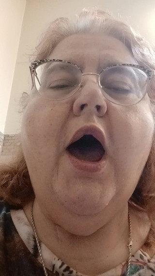 BBW nurse Vicki adventures with friends: Pedido clip alto beijando por si mesmo