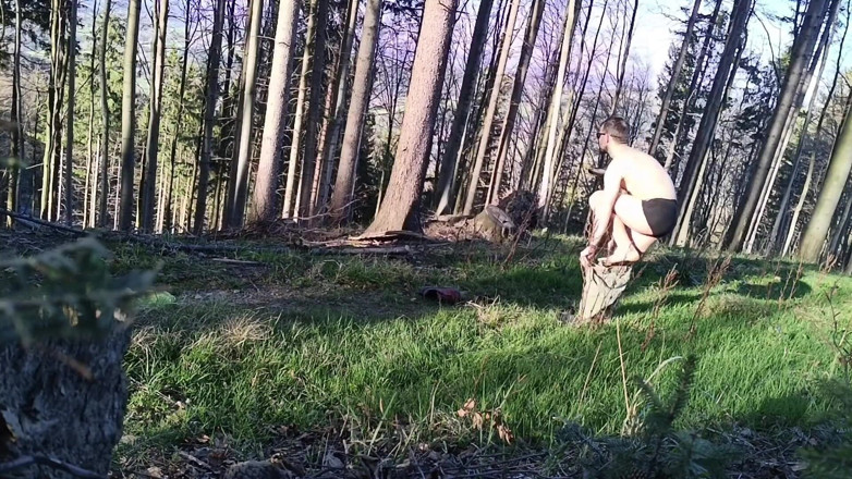 kickerscooter: Nua na floresta
