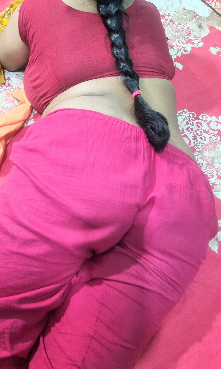 NilaRani693: Piacere solista con voce gemiti naturali parolacce vera ragazza amatoriale