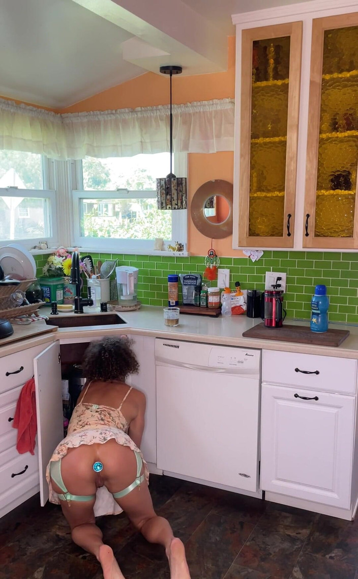 VibeWithMommy: Estaban trabajando contra ese plug anal