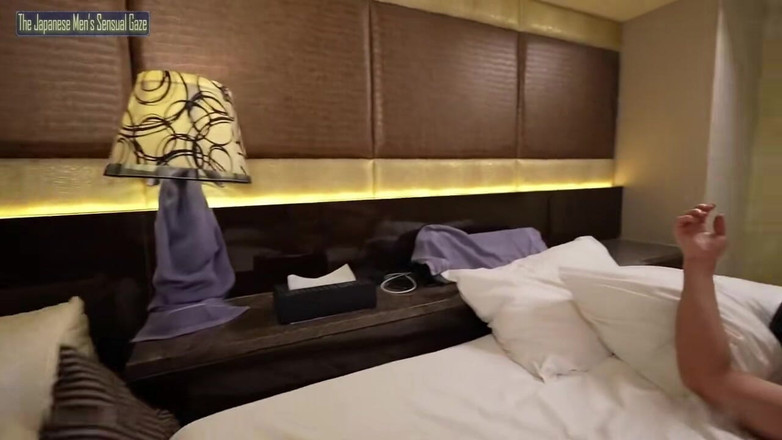 A case of fling: Padaná hvězda přepětí se odvíjí jako prsatá ex-idol odhaluje odvážný...