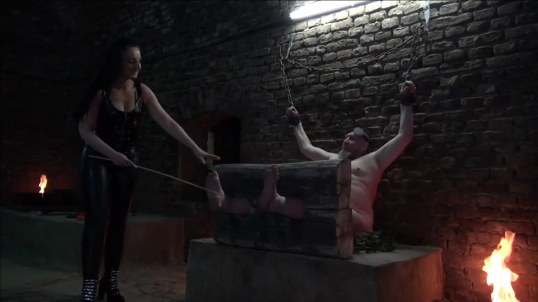 Lady Luciana Di Domizio: Bastionade for the slave