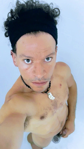 Borilasu: Borila pisse sur lui-même