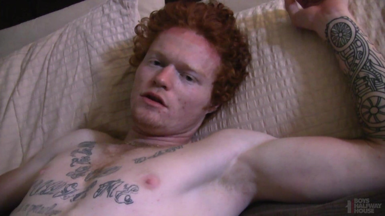 Boys half-way house: Накачування дупи тінки, повної сперми