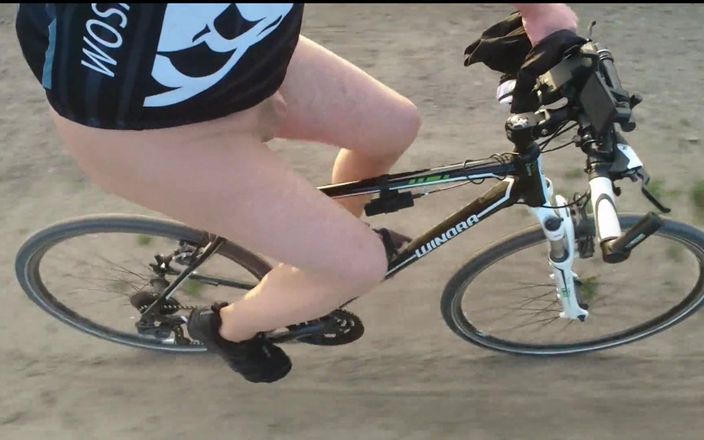 Carmen_Nylonjunge: Sexy in fine pantyhose on the bike tour 2020