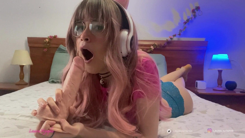 Laura Nynphe: Kawaii kız kamera için gluttonous sakso çekiyor i büyük yarak - laura...
