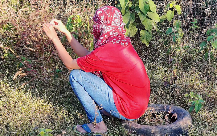 Hope Love: Stor röv student knullad i skogen i stående doggy stil.