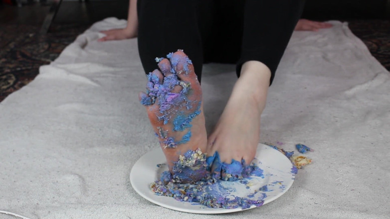 Emma Lilly: Smashing cupcakes with my toes