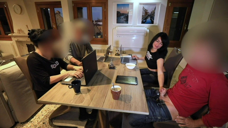 Alexandra Wett: 모임 중 18살! 두 번 주입!