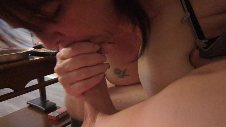 Mid_KnightDawn: Reife ehefrau mit dicken titten