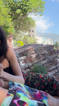 Esibizione cazzo in spiaggia - la ragazza ha visto il mio cazzo e mi ha aiutato a venire