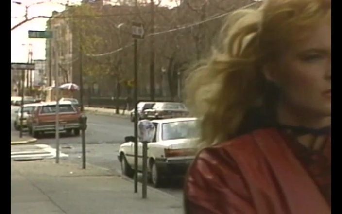 Vintage megastore: Milf sexy cu pizdă păroasă flămândă de sex și pule uriașe (film...