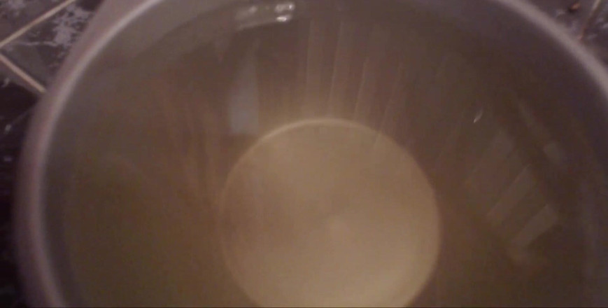 Nicoletta Embassi: Bardakta muhteşem çiş