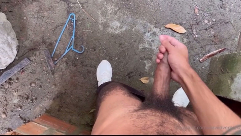 vergar4_daviid: Ich fand ein verlassenes haus und betrat es, um zu...