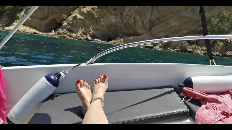 Goddess Lena: 船上的脚 第1部分