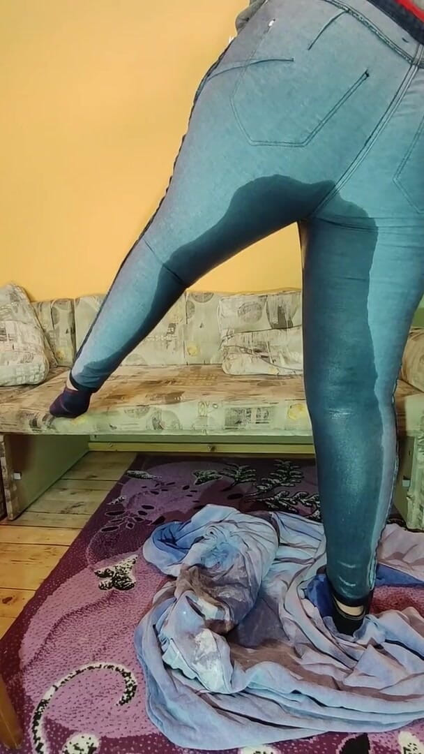 Young_strawberry: Pantolona işiyor