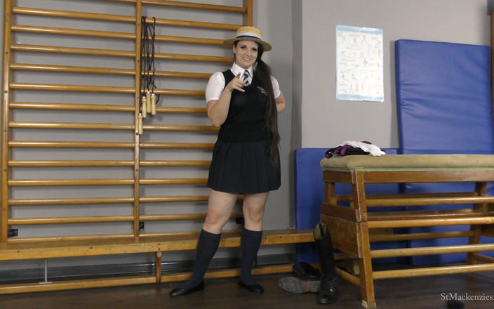 St Mackenzie's: Iederă; O curvă obraznică te face să ejaculezi de două...