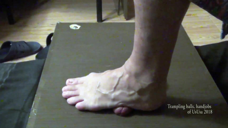 UsUsa: Trampling balls 02