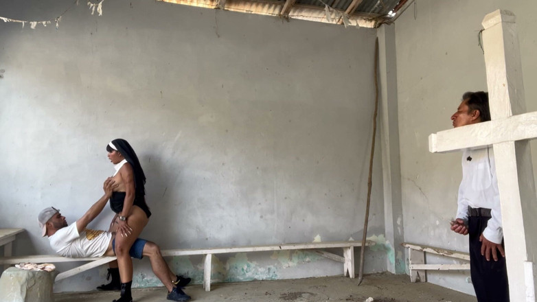 Lady: Monja tetona y con curvas tiene sexo con un extraño...