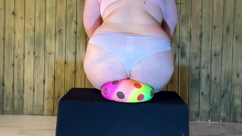 BeachBallsDuo: 105 Kgs Lucys Soft Rubber Ball Sit to Pop v...