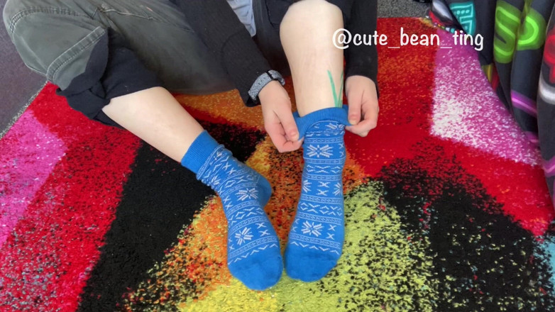 Alice Bean: Bean Strips Her Socks