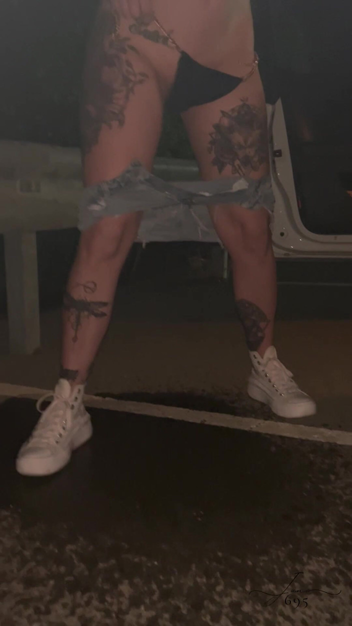 June695: Golden Shower di Jalan