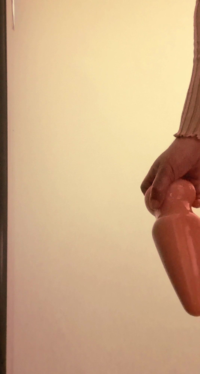 covo_sissy_cross: Ich ficke mit dem wedge und höre meinem arsch beim...