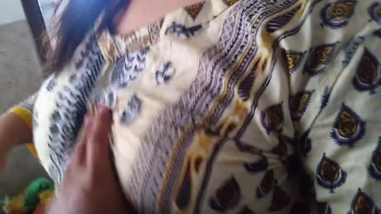 Aria Mia: Desi bhabhi grobe anal von Devar in der küche gefickt,...