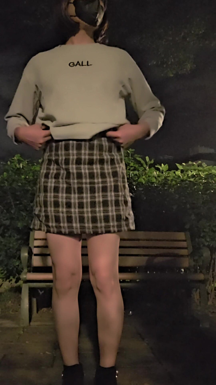 Taiwancdgirl: セクシーなシーメール、ティンシュアンが屋外で自慰し、手を洗う