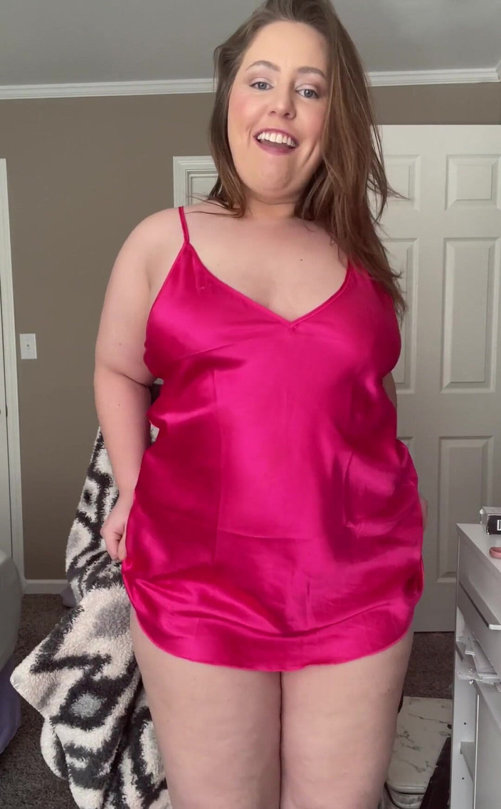 KinkyKatie: मुझे नाइट गाउन पसंद है क्योंकि वे आसान पहुंच हैं