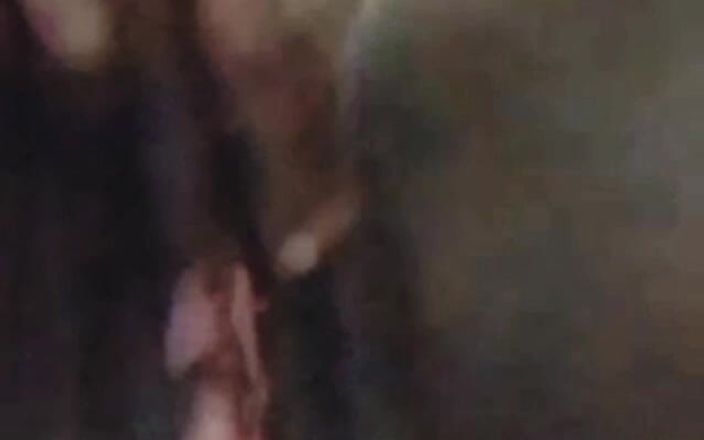 Me and my new slut: ビデオ通話でクリトリスを指で触れたりこすったり、濡れた猫の黒