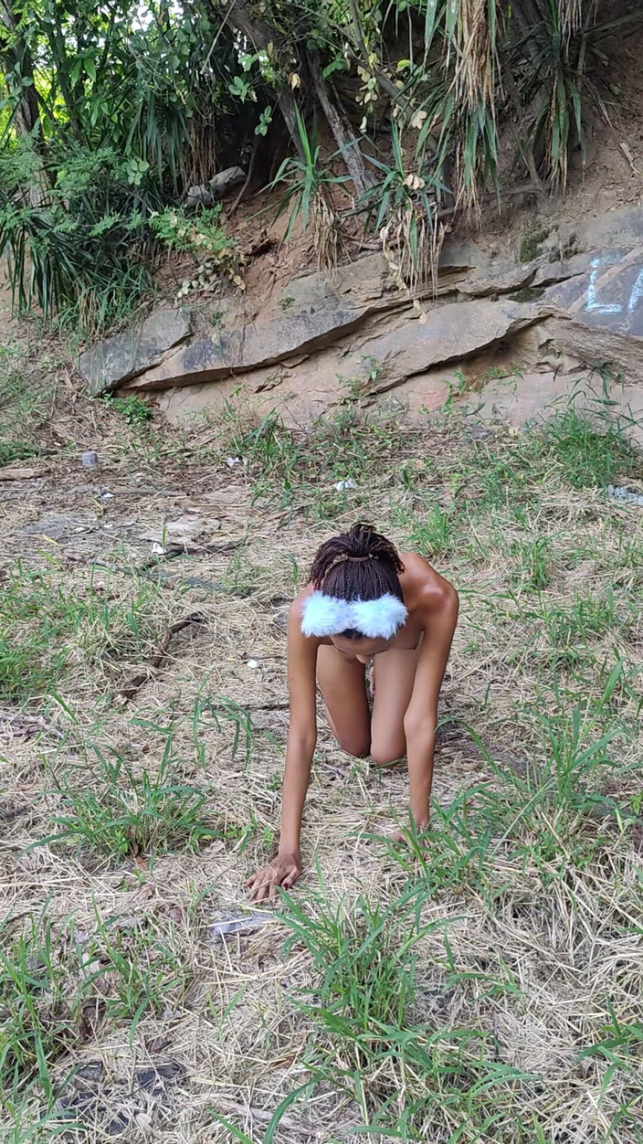 Lily Slav: Yendo a caminar por el bosque como un cachorro