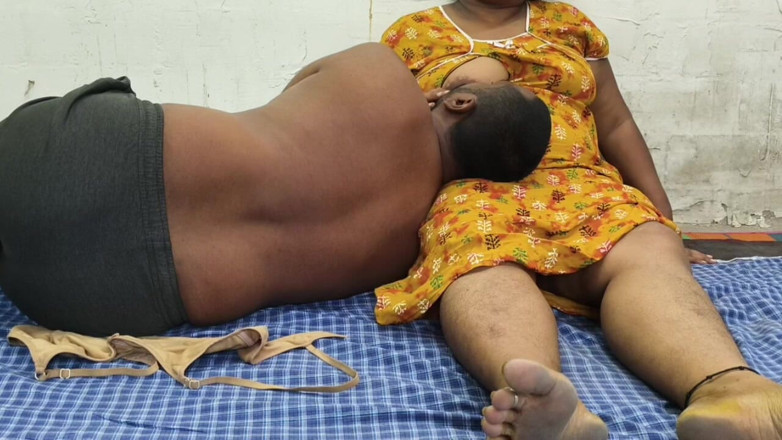 Indian IFS: Madrasta ensina enteado sobre corpo humano