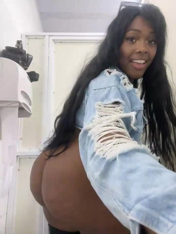 Lily Baudinx: Jack off to My Phenomenal Ass, Episode 1042