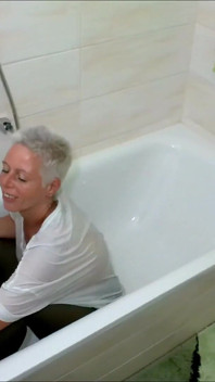 With a Wet Shirt and Big Sticks, Fucked the Pussy!