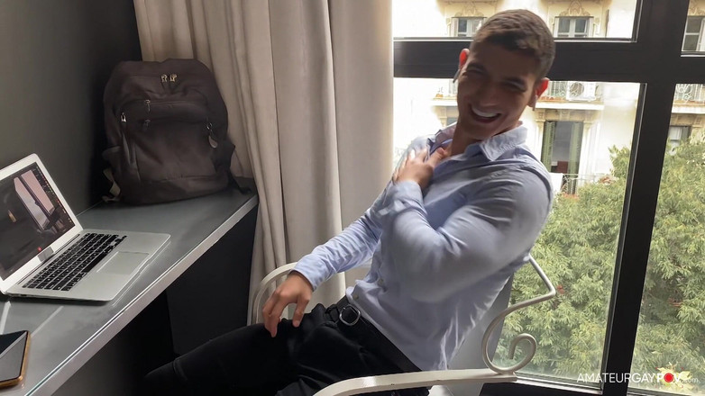 Amateur Gay POV: Tôi bắt gặp anh ấy jacking trực tuyến