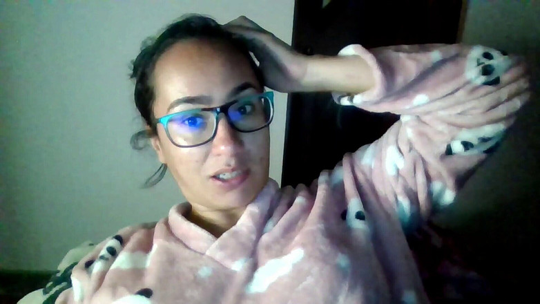 Nathalieprez4: 의붓아빠에게 베개로 자위하는 발정난 자위