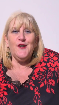 Mosterjudys - Bystig Mogen BBW Catherine Can Behöver En Trädgårdsmästare För Sin Håriga Buske