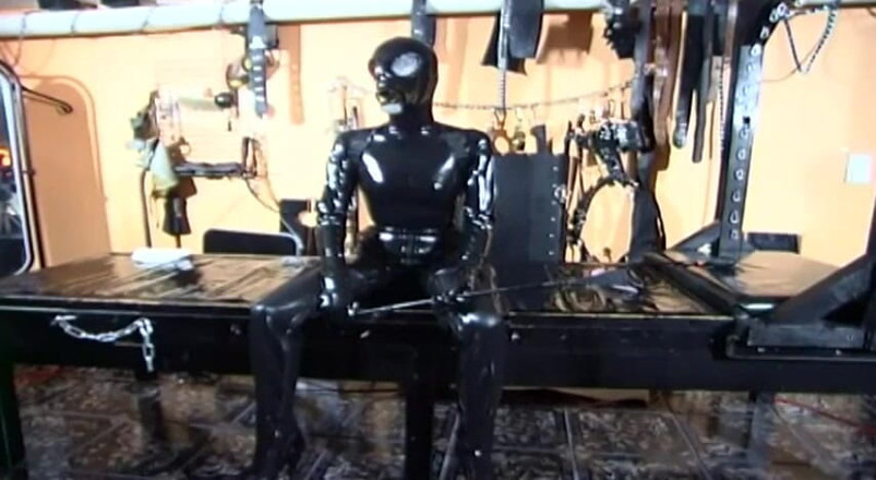 Fetish Desire: Extreme bondage für latex-fetisch-schlampe